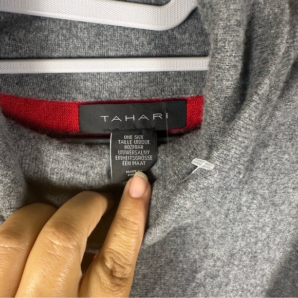 Tahari Gray Poncho 70% Merino Wool / 30% Cashmere with Red Accent One Size - Picture 2 of 7